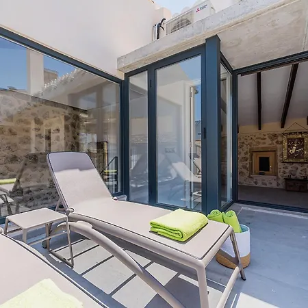 Old Town Townhouse With Pool,